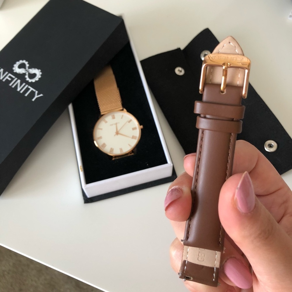 PEARLWHITE + ROSE GOLD Mesh infinity Watch - Picture 4 of 4
